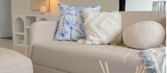 Little Santorini Home - Peaceful Family Getaway