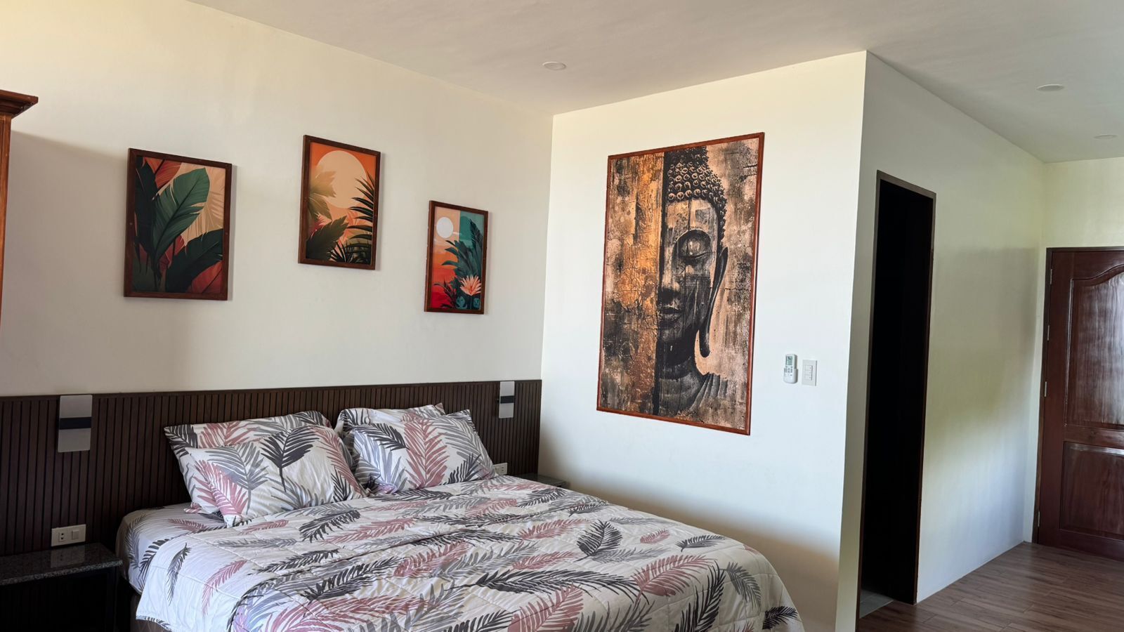 Deluxe Studio, Beach View | Premium bedding, down duvets, Select Comfort beds, in-room safe