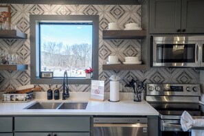 Fridge, microwave, oven, stovetop - NEW! A-Frame Forest Retreat — Hot Tub, Firepit, Arcade, Swings (Broken Bow)