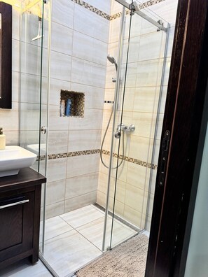 Hair dryer, towels, toilet paper -  Elegant 1-Bedroom Apartment (Belgrade)