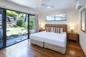 2 bedrooms, iron/ironing board, travel cot, free WiFi - Panorama 5 - Hamilton Island & Buggy & Transfers (Hamilton Island)
