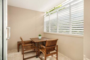 Outdoor dining - Hastings Street Haven (Noosa Heads)