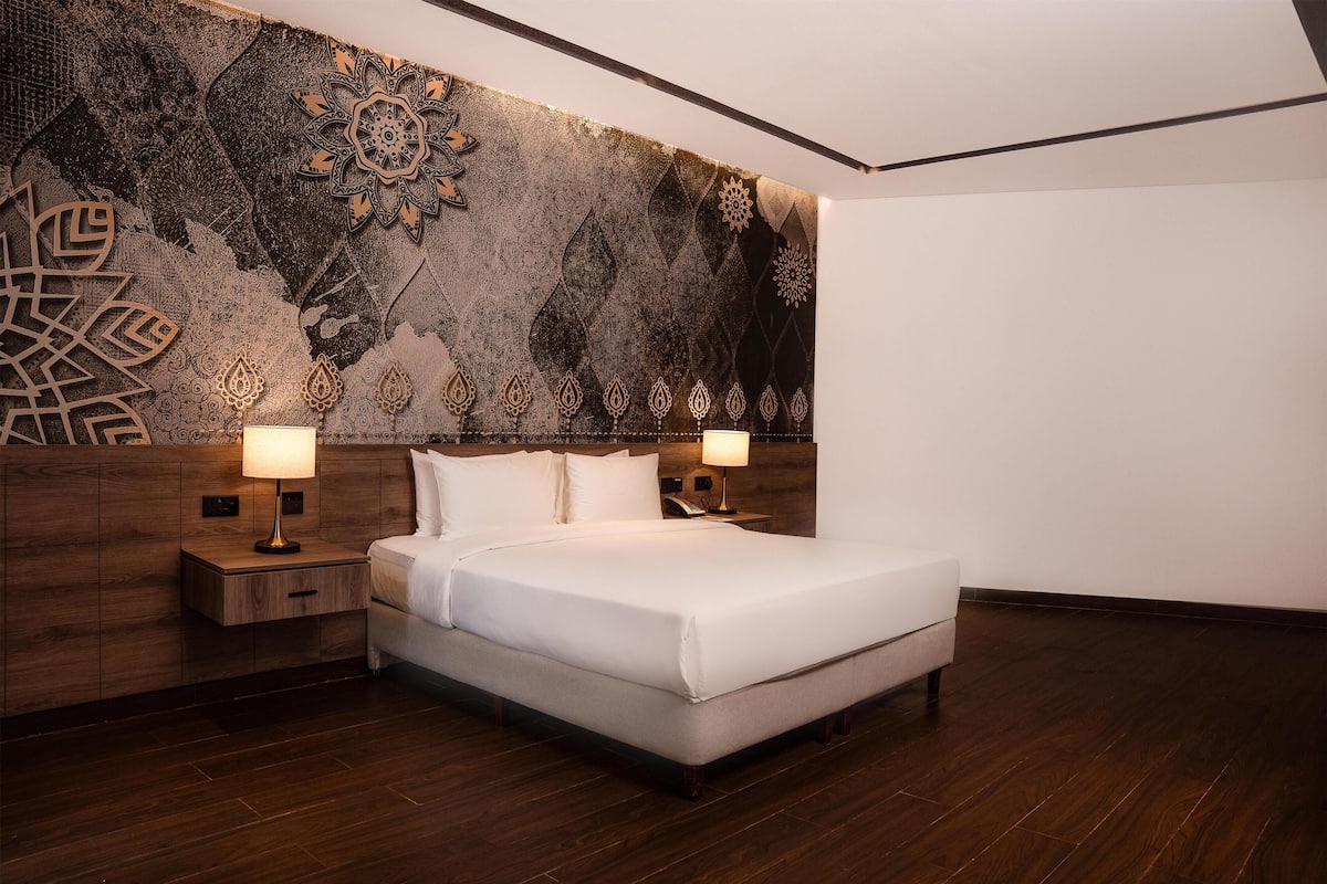 Superior Room, 1 King Bed, City View | Select Comfort beds, in-room safe, desk, laptop workspace