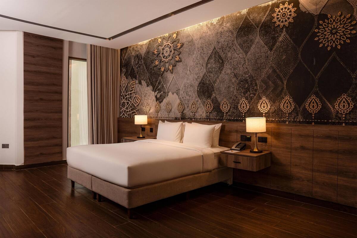 Select Comfort beds, in-room safe, desk, laptop workspace