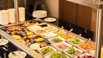 Frokostbuffé hver dag (mot et tillegg)