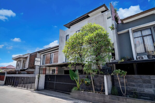 Exterior - Hotel O near Politeknik Negeri Bandung (Bandung)