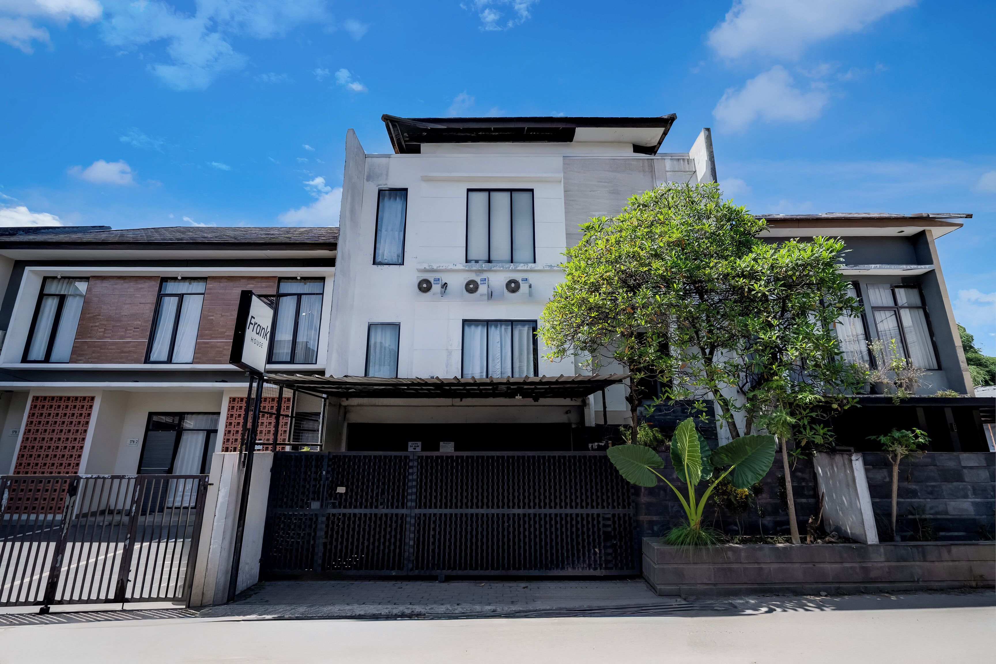 المنشأة من الخارج