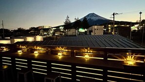 A view of a mountain at dusk with a lit building in the foreground. - Solana Smart INN Fuji Kawaguchiko (Fujiyoshida)