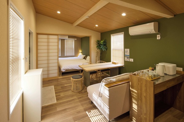 KF-1 (Up to 5 Guests): Complimentary Light Snacks & Beer/Parking Available/Non-Smoking | Individually decorated, individually furnished, free WiFi, bed sheets