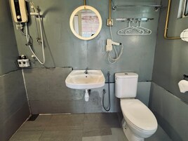 Ducha, toallas, papel higiénico