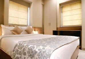 Deluxe Duplex - The Falcon Inn (Mumbai)