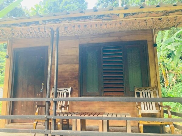 Deluxe-Doppelzimmer, Balkon, Gartenblick | Unterkunftsgelände