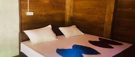 Deluxe Double Room, Balcony, Garden View | In-room safe, iron/ironing board, free WiFi