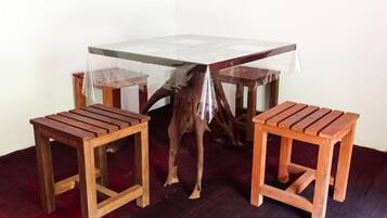 Habitación familiar, balcón, vistas al jardín | Restauración