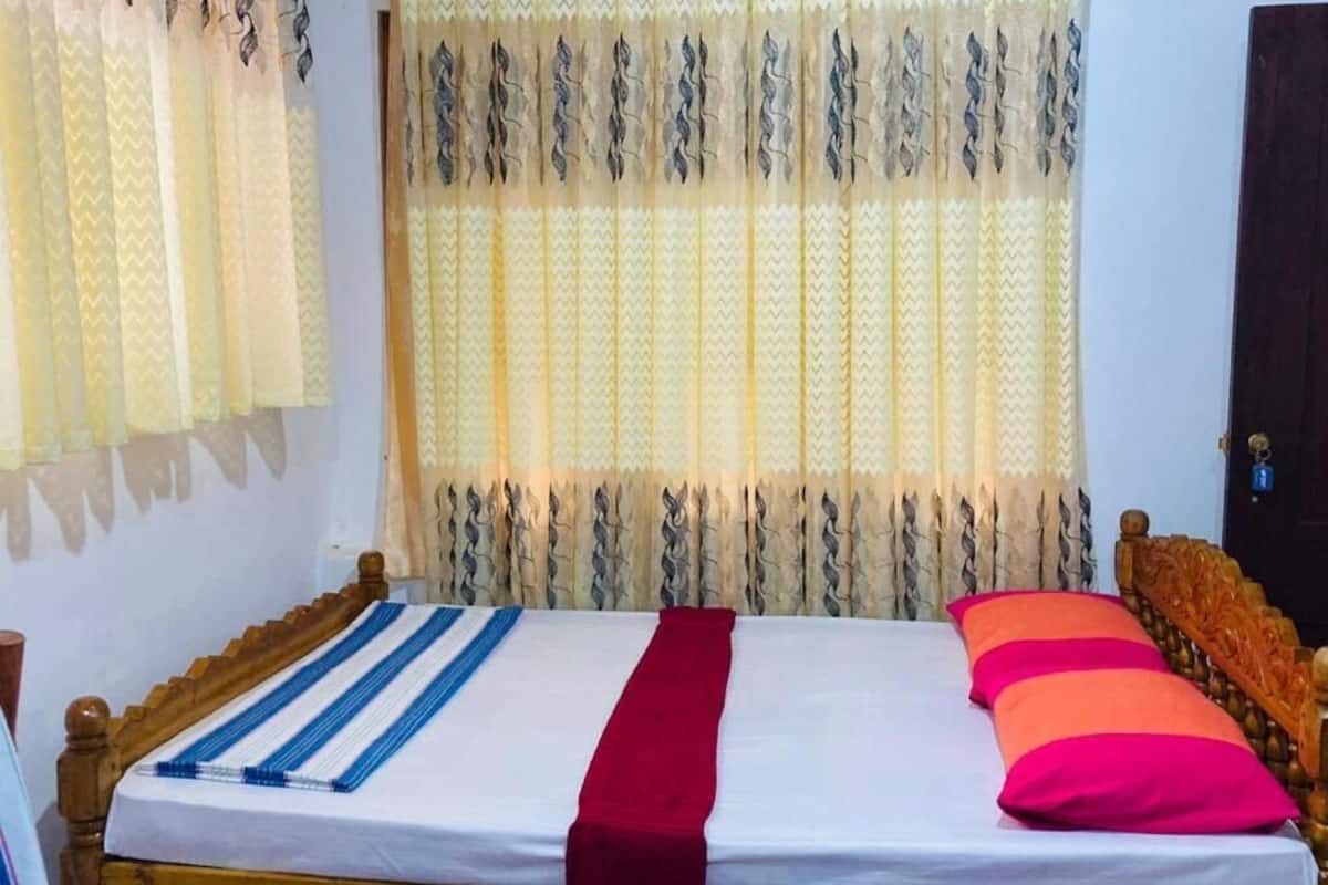 Familieværelse - balkon - udsigt til have | Pengeskab på værelset, strygejern/strygebræt, gratis Wi-Fi