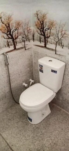 Familienzimmer, Balkon, Gartenblick | Badezimmer