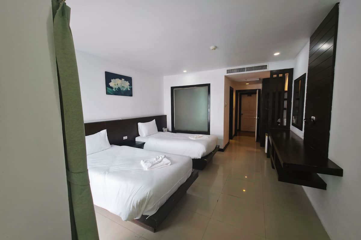 Superior Twin Room, Balcony | In-room safe, free WiFi, bed sheets