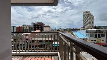 Quarto casal luxo, sacada, vista para a cidade | Vista da sacada