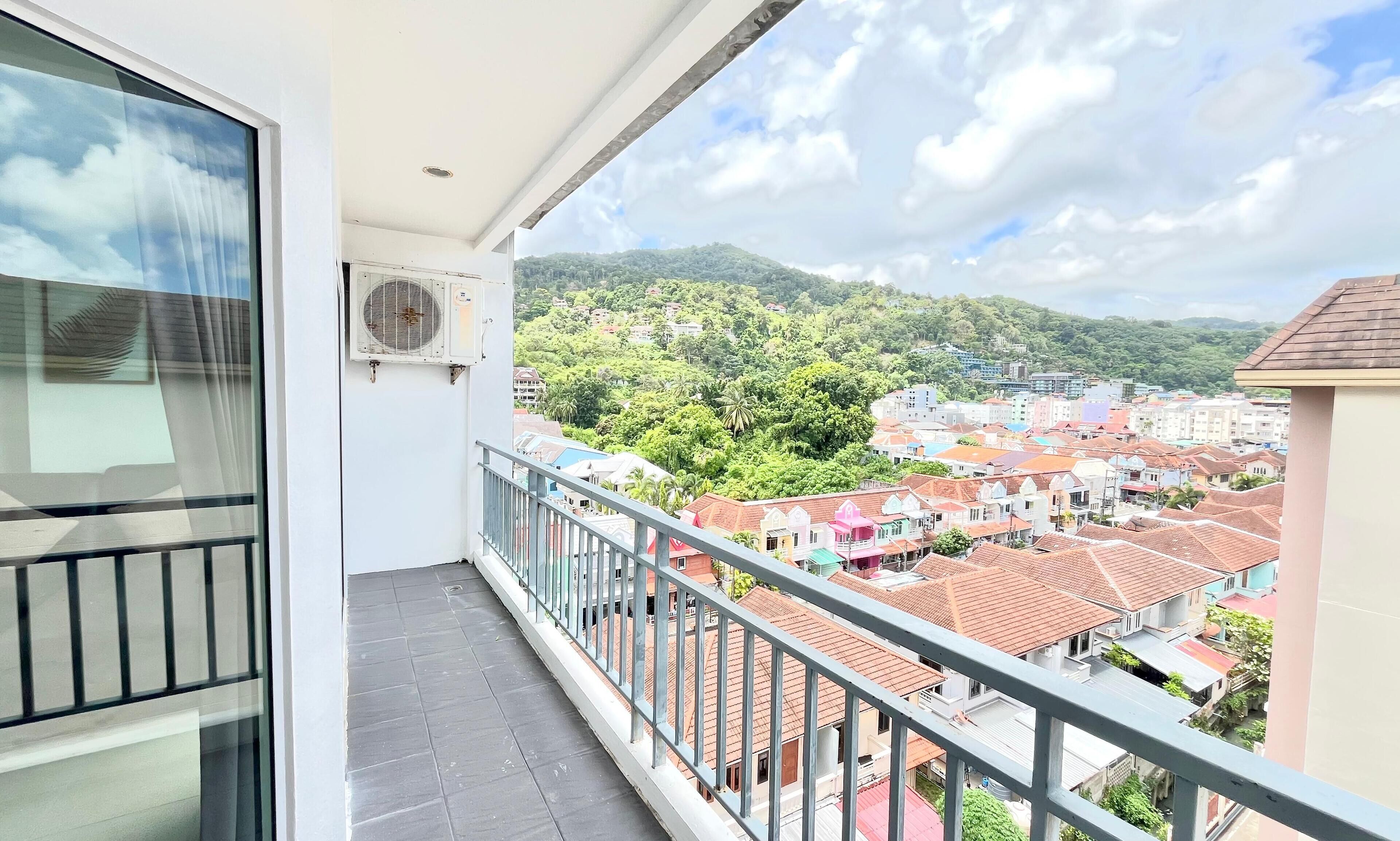 Family Room, Balcony, Mountain View | Mountain view