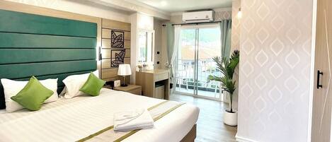Luxury Suite, Balcony, Mountain View | In-room safe, free WiFi, bed sheets