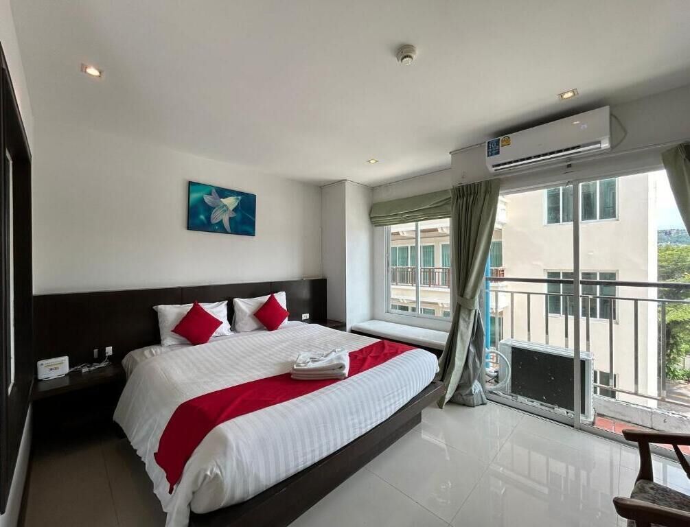 Deluxe Double Room, Balcony, City View | In-room safe, free WiFi, bed sheets