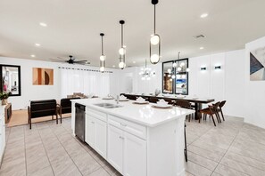 House (Multiple Bedrooms) | Interior - 3624ll · Brand New Luxury 8BR Villa in Windsor Island (Davenport)