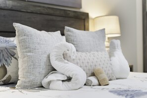 Interior - 4 Queen Beds High Speed Wifi Private Parking (Fort Worth)