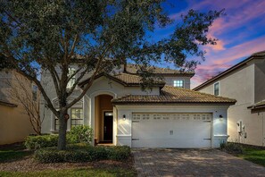 House (6 Bedrooms) | Front of property - 1452 Myrtlewood, 6 Beds (Davenport)
