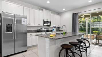 House (6 Bedrooms) | Interior