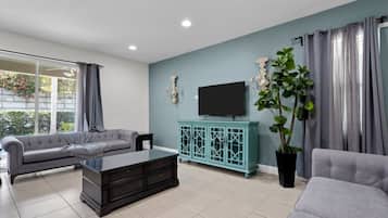 House (6 Bedrooms) | Interior