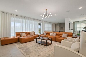 Interior - 8950cbd · Amazing 9BR Lakeview Villa in Solara With Pool/spa (Kissimmee)