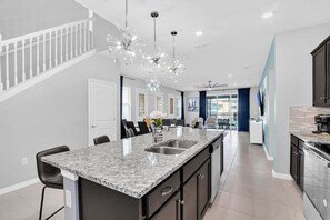 House (Multiple Bedrooms) | Interior - 3417lw · Brand New 7 Bedroom With Pool /spa/ Themed, Close (Davenport)