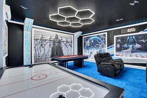 House (Multiple Bedrooms) | Interior - 3417lw · Brand New 7 Bedroom With Pool /spa/ Themed, Close (Davenport)