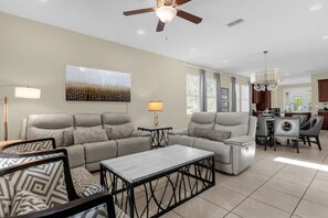 House (Multiple Bedrooms) | Interior - 7601-7-bl-designer Decorated With Whimsical Themed Rooms (Kissimmee)