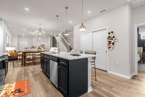 Interior - 1931 Summer Dr · Brand New Model Home 5BR Villa/next to Clubhous (Davenport)