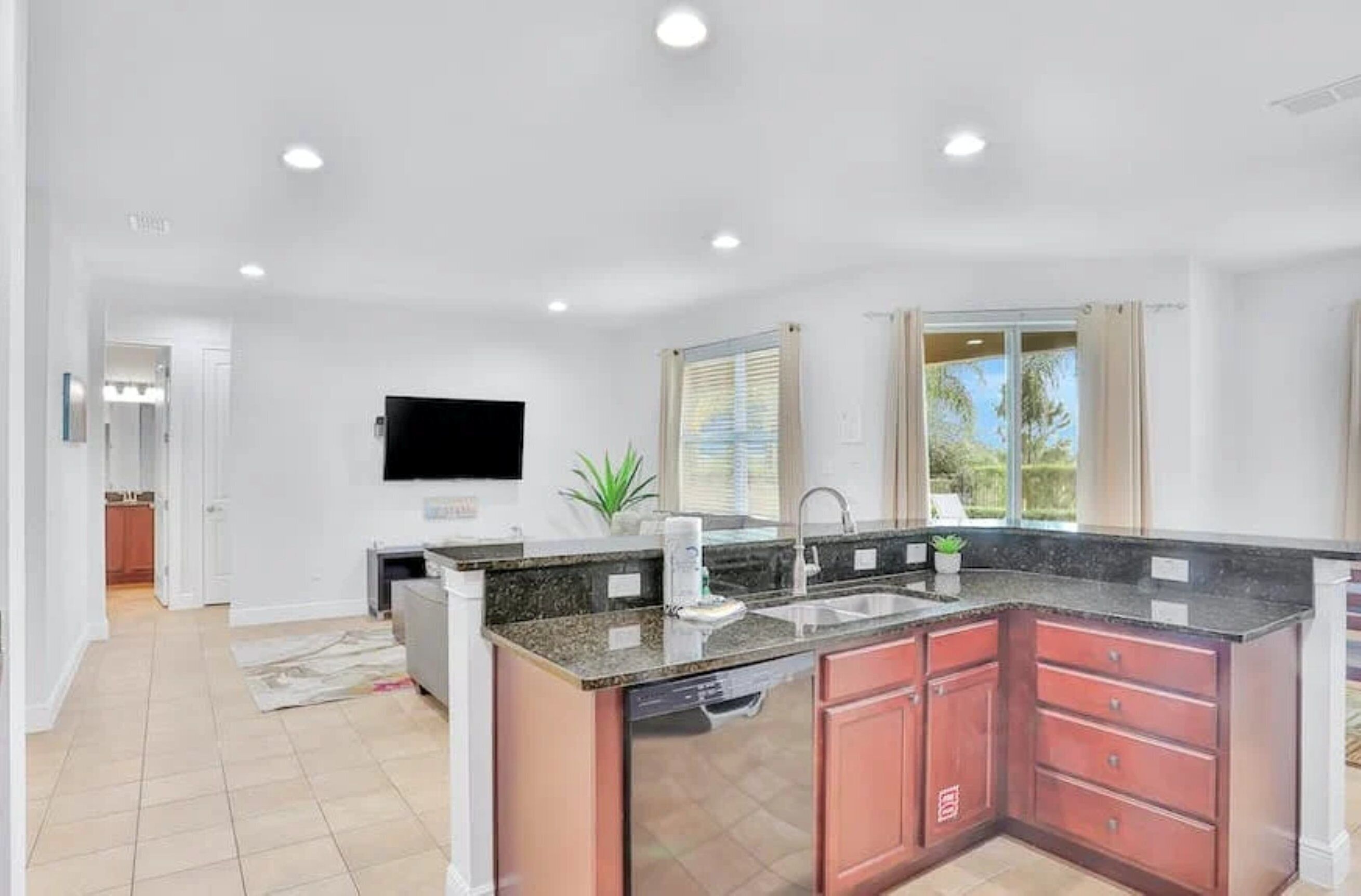 House (6 Bedrooms) | Interior