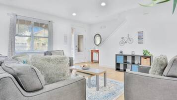 House (6 Bedrooms) | Interior