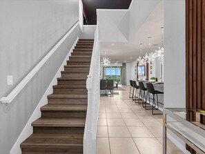 Casa (Multiple Bedrooms) | Parte interna