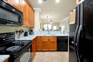 Apartment (2 Bedrooms) | Interior - 901 Charo Parkway, 2 BED (Davenport)