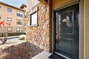 Interior - 901 Charo Parkway, 2 BED (Davenport)