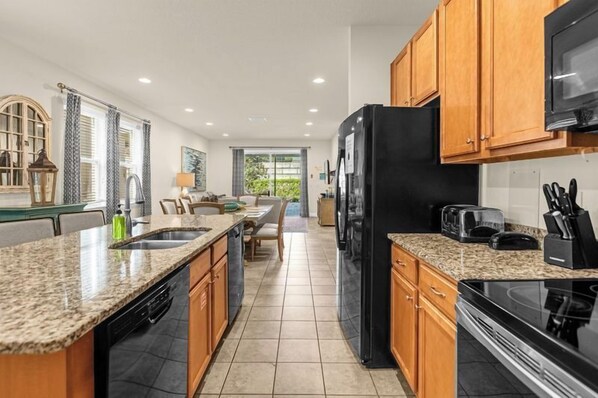 Interior - 350-8-pc-open Floor Plan With Private Pool (Kissimmee)