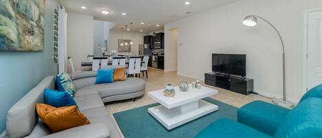 House (6 Bedrooms) | Front of property