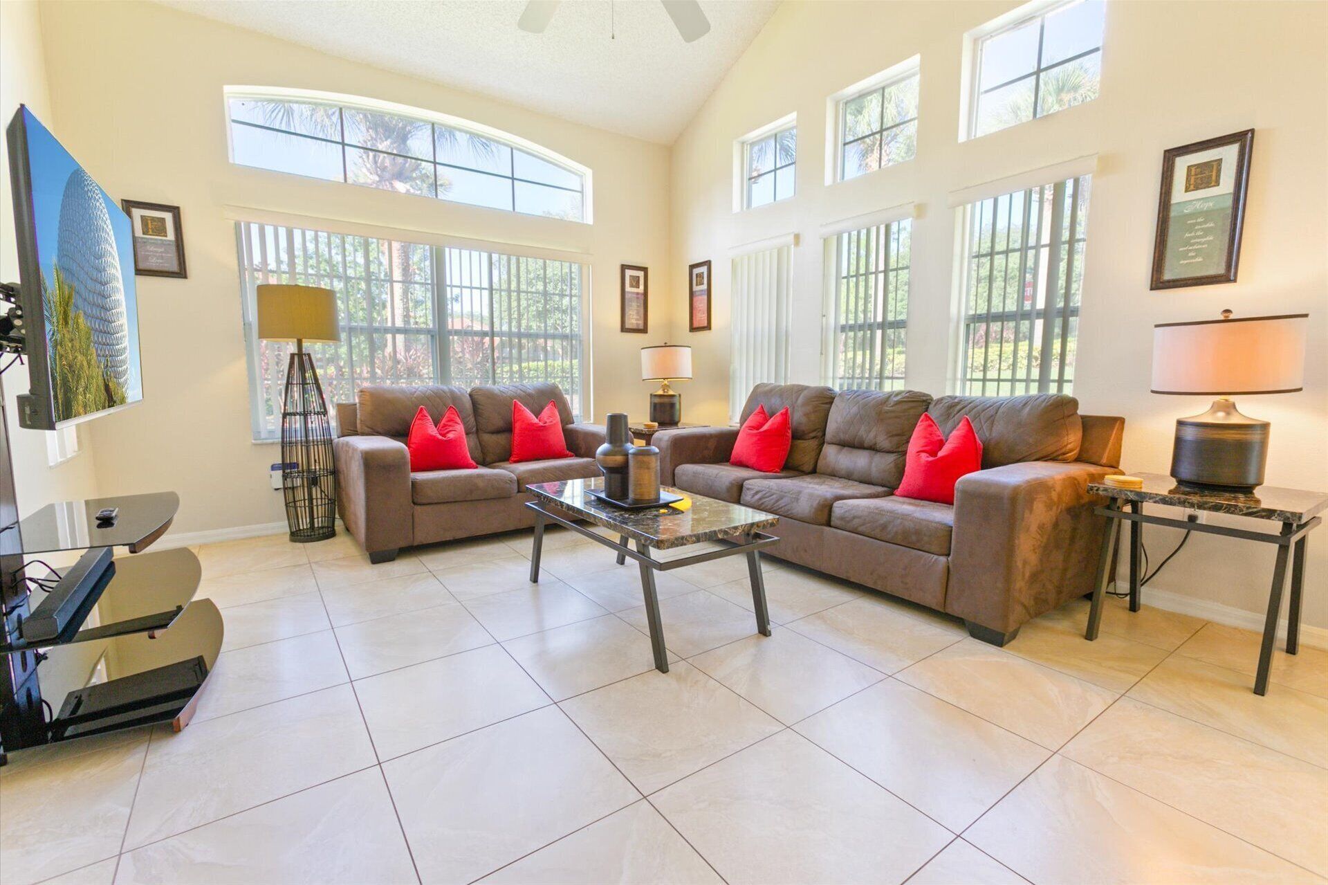 Villa (4 Bedrooms) | Front of property