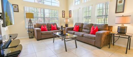 Villa (4 Bedrooms) | Front of property