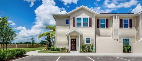 Villa (4 Bedrooms) | Front of property