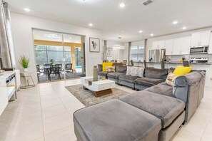 Interior - Solara Resort Grand 7-bedroom Villa With Private Pool, Spa & Themed Rooms (Kissimmee)
