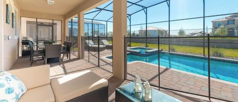 House (6 Bedrooms) | Interior