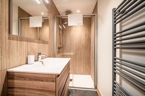 Hair dryer - CHALET PASCAL B101: New 3 bedrooms for 6 people (MORZINE)