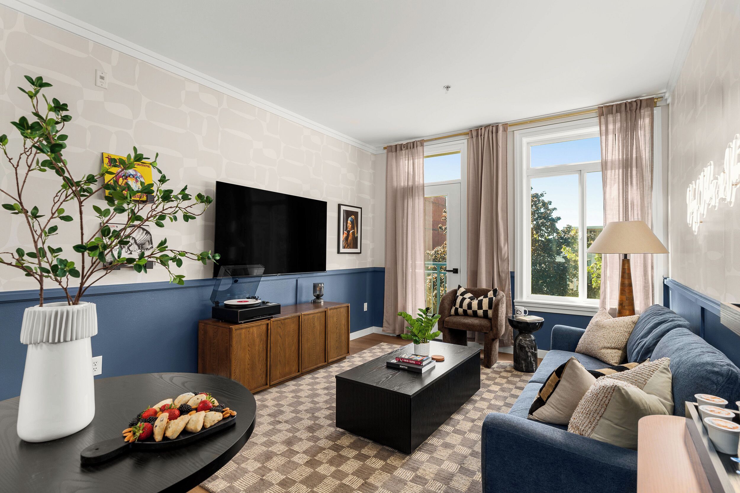 Smart TV, books, music library, stereo