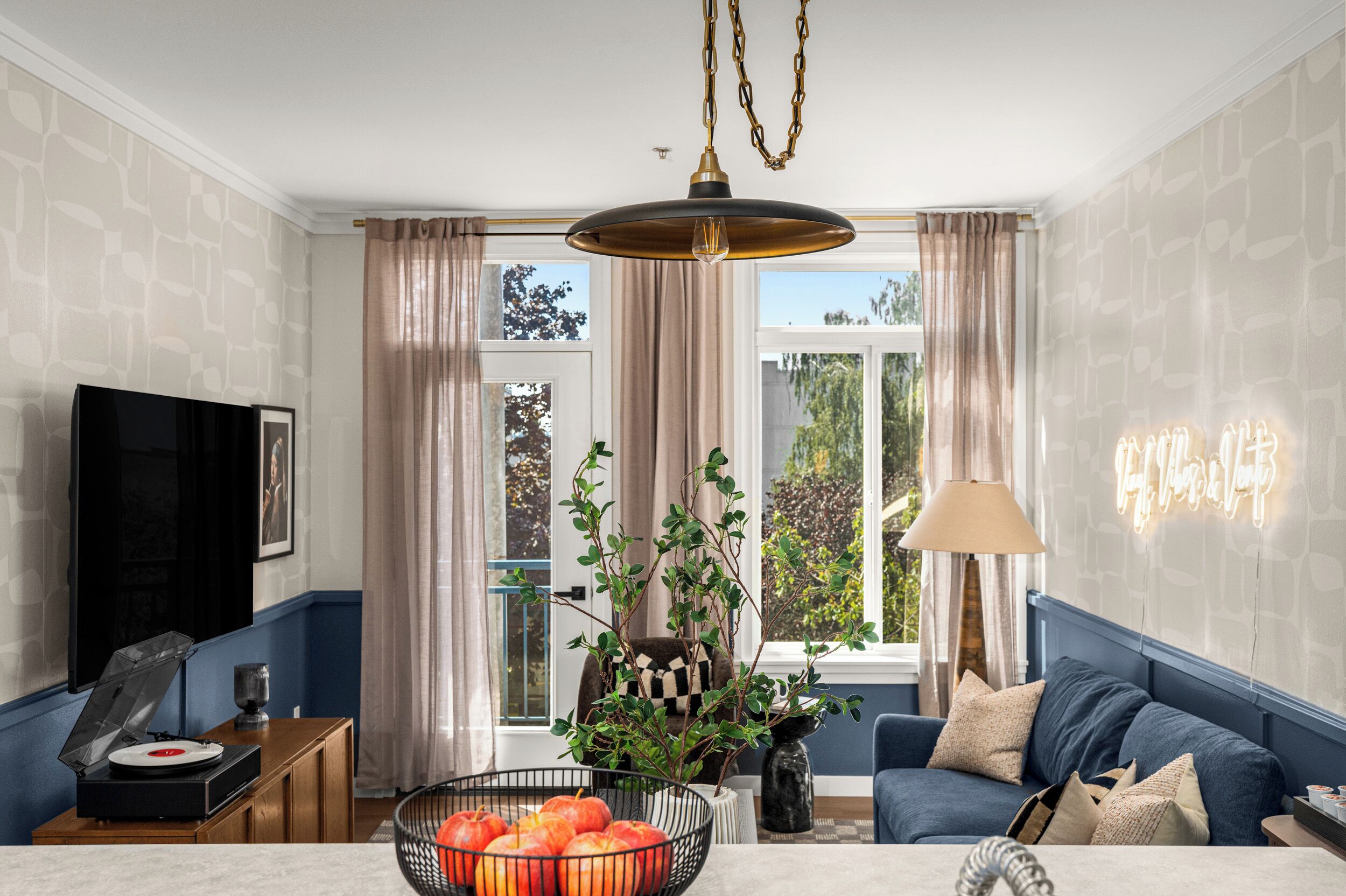 Smart TV, books, music library, stereo